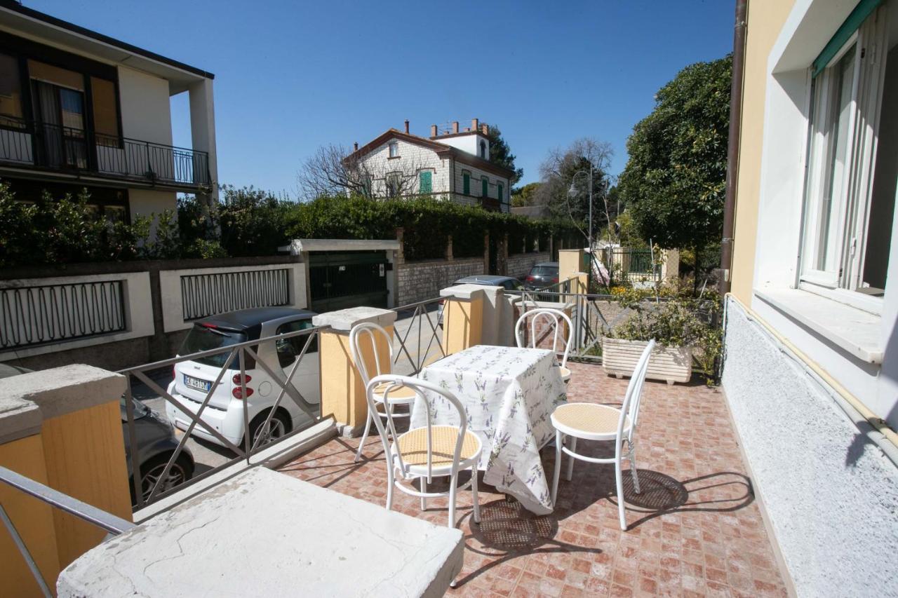 N050 - Numana, Trilocale In Centro Con Portico E Posto Auto Apartment ภายนอก รูปภาพ