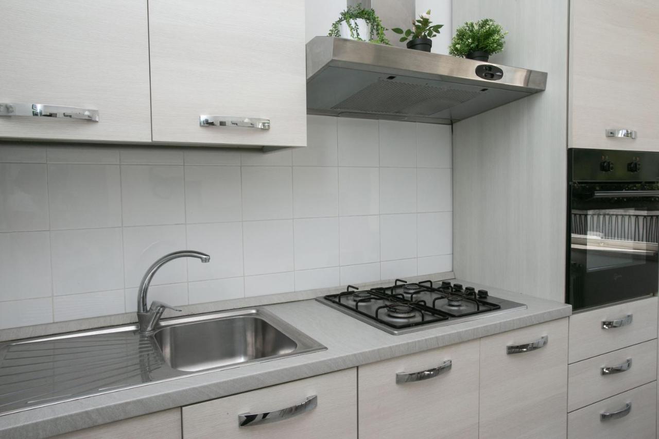 N050 - Numana, Trilocale In Centro Con Portico E Posto Auto Apartment ภายนอก รูปภาพ