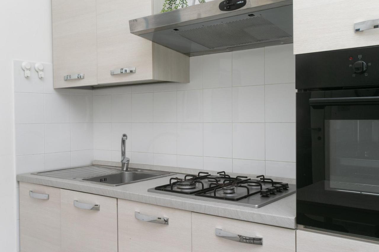 N050 - Numana, Trilocale In Centro Con Portico E Posto Auto Apartment ภายนอก รูปภาพ