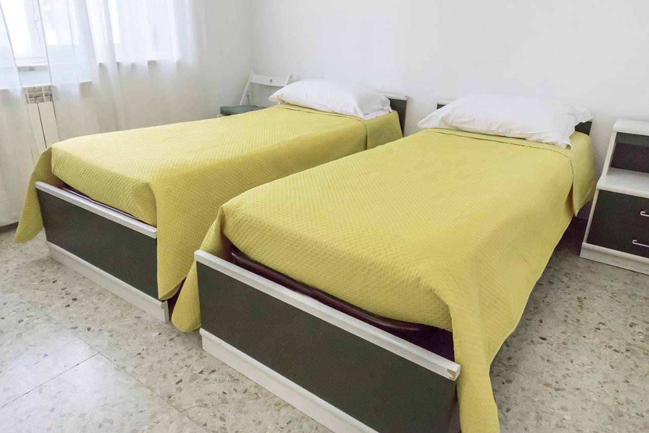 N050 - Numana, Trilocale In Centro Con Portico E Posto Auto Apartment ภายนอก รูปภาพ