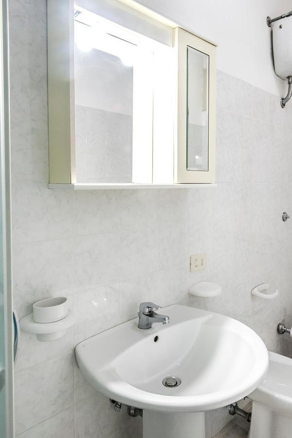 N050 - Numana, Trilocale In Centro Con Portico E Posto Auto Apartment ภายนอก รูปภาพ